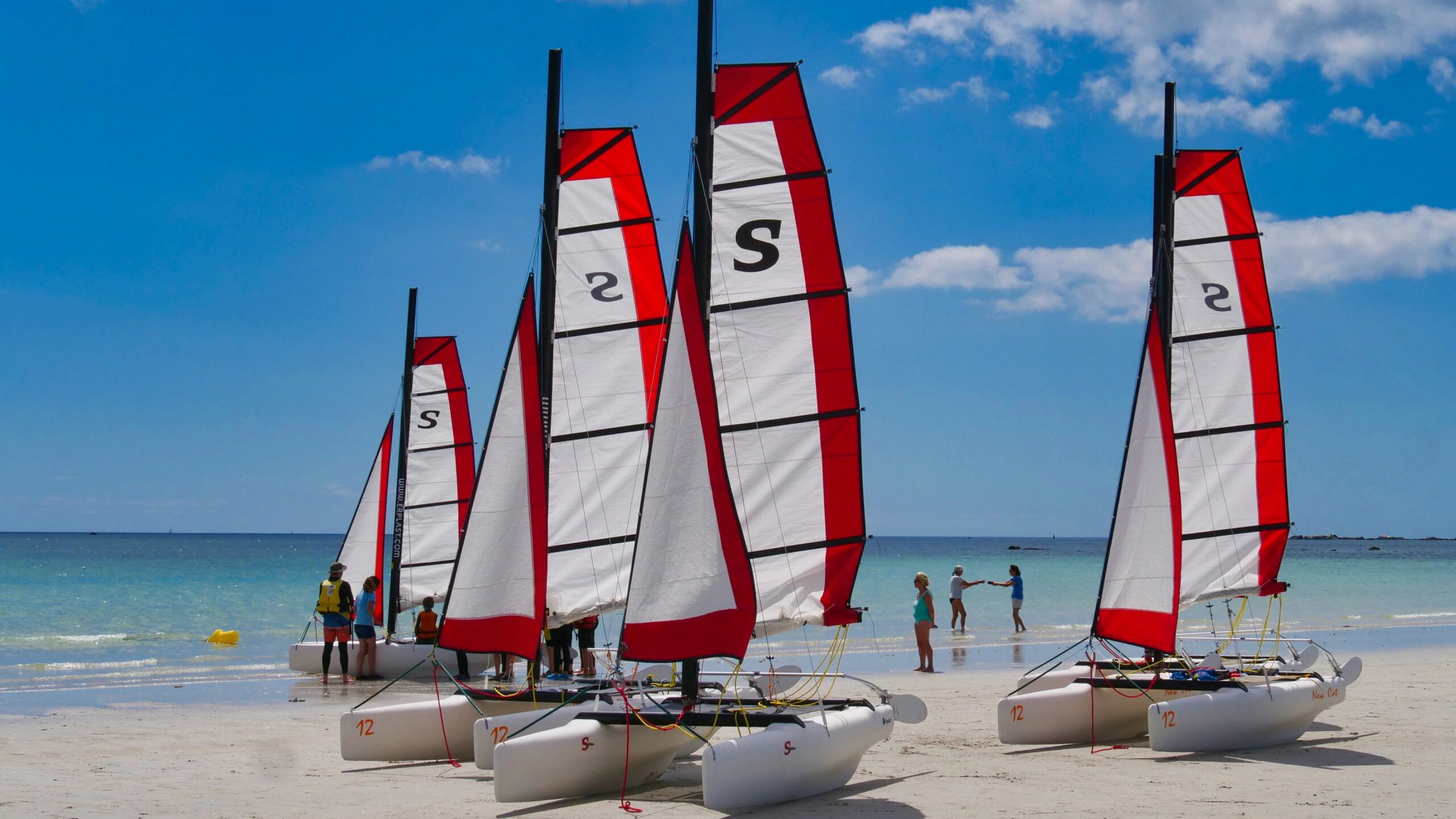Sous le surgrip de votre raquette de padel, des cristaux invisibles dévorent le manche depuis des mois